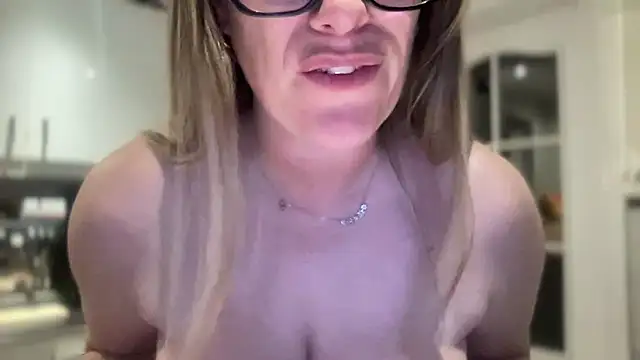 Snapshot of TittieTia19 chatting on July 16, 2026, 10:40 pm TittieTia19 online show from July 16, 2026, 10:40 pm