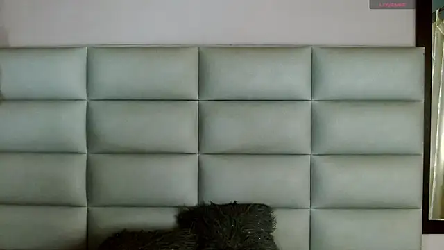 miss-zoe1 online show from March 17, 2026, 1:58 pm