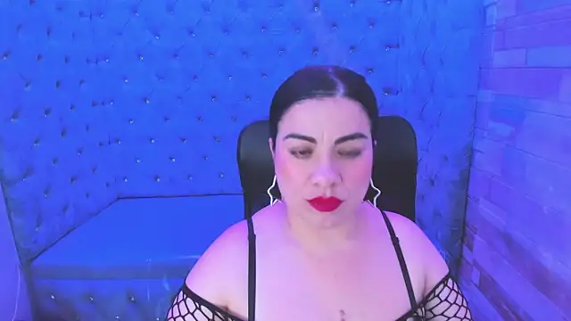 Snapshot of Emilyy_Moon_ chatting on June 3, 2026, 3:40 am Emilyy Moon online show from June 3, 2026, 3:40 am