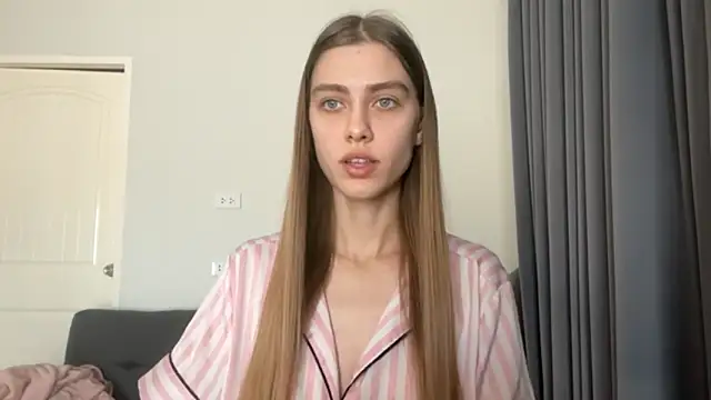 SonyaScarlett online show from March 18, 2026, 6:49 am