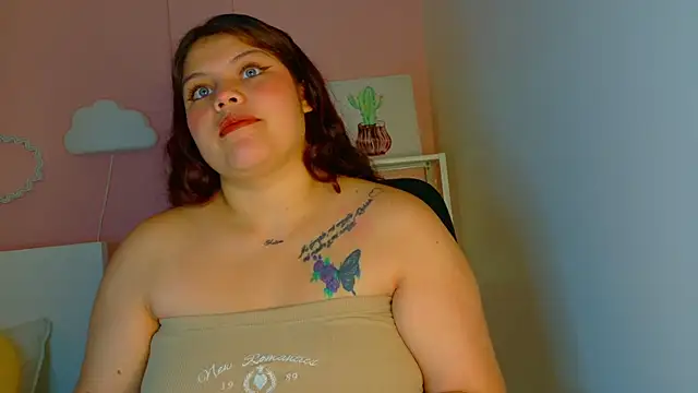 Daphnemoon  online show from April 7, 2026, 1:02 pm