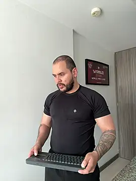 Axel Dominus online show from May 18, 2026, 6:12 pm