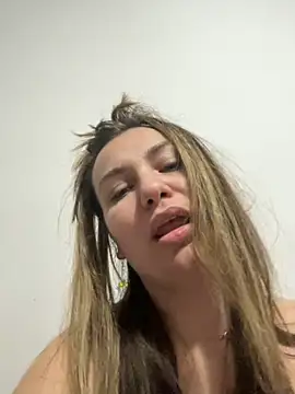 Snapshot of SweetCurvess chatting on March 18, 2026, 10:32 pm SweetCurvess online show from March 18, 2026, 10:32 pm