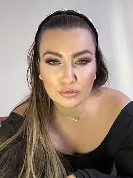 Snapshot of SweetCurvess chatting on March 14, 2026, 12:33 pm SweetCurvess online show from March 14, 2026, 12:33 pm