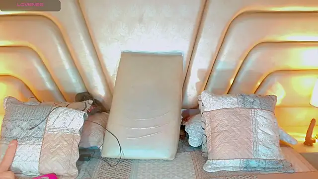 tiifannysexyhot online show from April 17, 2026, 11:57 am