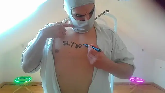 Snapshot of NinjaLaser chatting on March 23, 2026, 12:16 pm NinjaLaser online show from March 23, 2026, 12:16 pm