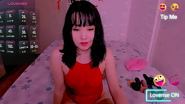 Akiko Yun online show from April 24, 2026, 11:45 am