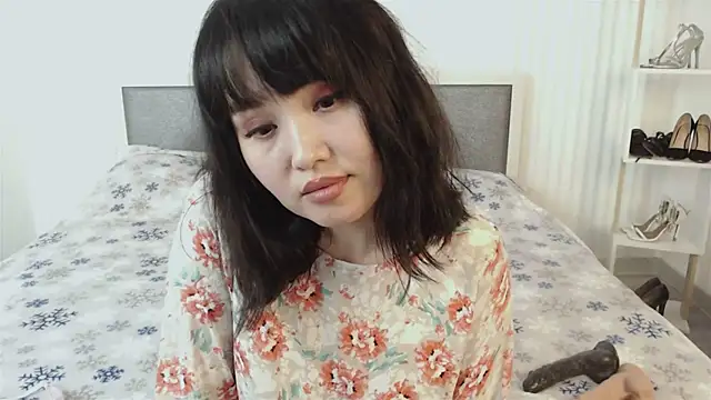 Akiko Yun online show from March 4, 2025, 1:49 pm