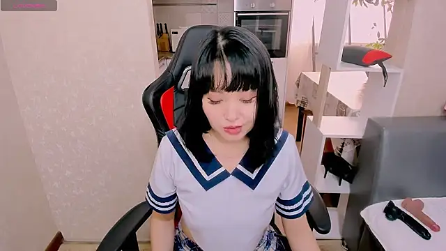 Akiko Yun online show from October 14, 2025, 11:00 am