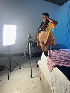 Amelie Fabulous  online show from June 26, 2026, 7:42 pm