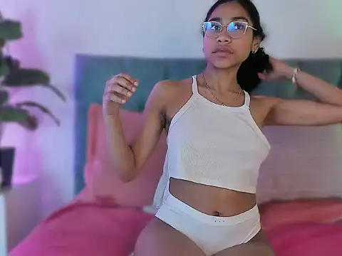 Snapshot of emaffox chatting on March 21, 2026, 8:19 am emaffox online show from March 21, 2026, 8:19 am