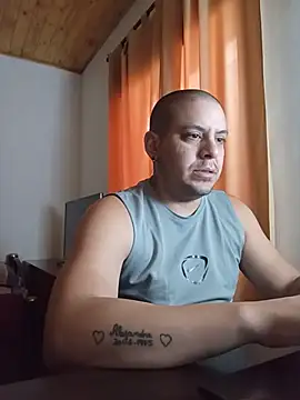 Matiasadventurexxx online show from May 26, 2026, 3:43 pm