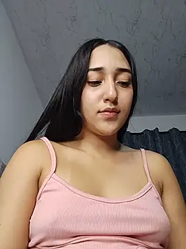 isabellaHill2 online show from May 6, 2026, 4:49 am