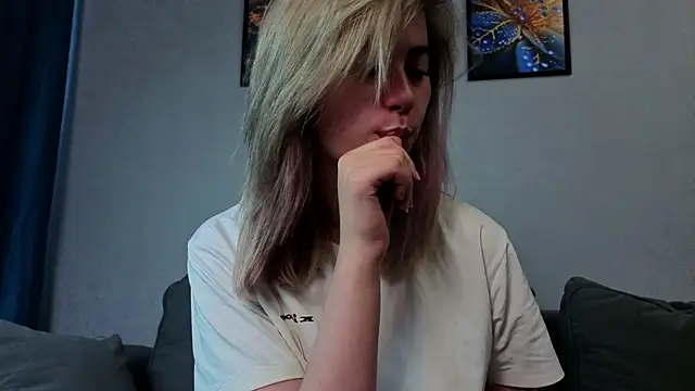 Snapshot of ivygenesis chatting on June 25, 2026, 4:43 am ivygenesis online show from June 25, 2026, 4:43 am