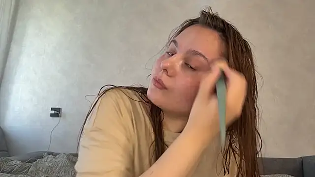 Ellaizatelly online show from May 6, 2026, 8:40 am