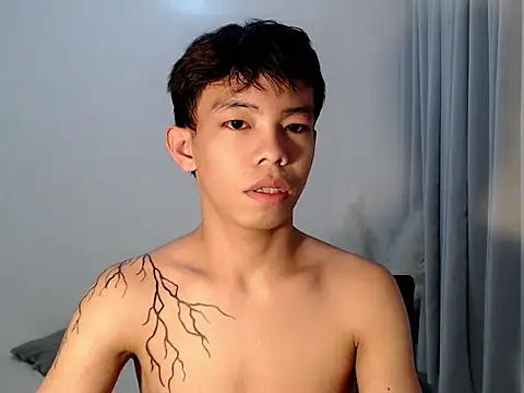 hottasianboy online show from June 3, 2026, 9:52 pm