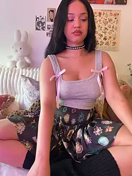 Snapshot of Elisabelle chatting on June 14, 2026, 11:06 pm Elisabelle online show from June 14, 2026, 11:06 pm