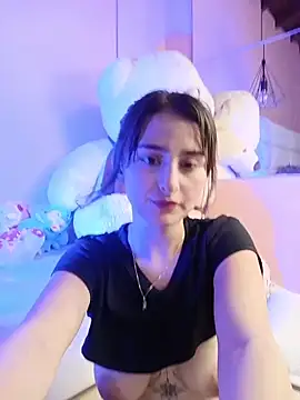 Snapshot of KarolyneLune chatting on May 20, 2026, 8:06 pm KarolyneLune online show from May 20, 2026, 8:06 pm