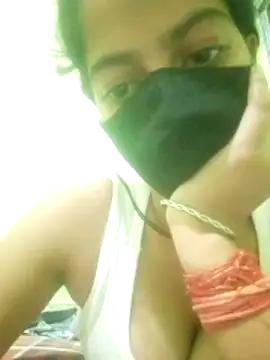 nidhiyadav00 online show from April 18, 2026, 7:18 pm