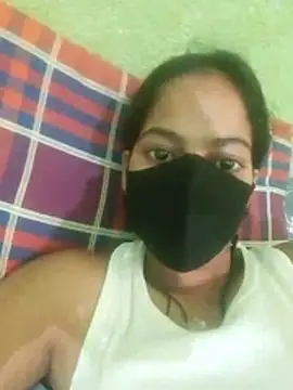 nidhiyadav00 online show from April 19, 2026, 9:10 am