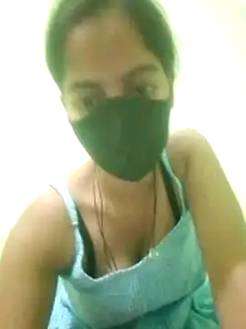 nidhiyadav00 online show from April 21, 2026, 7:20 pm