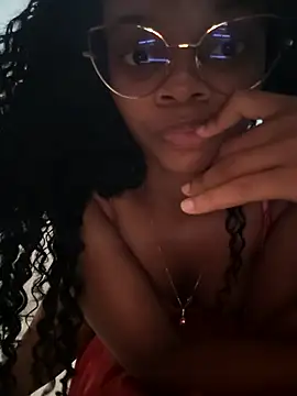 marialuiza2027 online show from May 8, 2026, 2:59 am