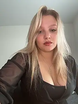 bettyloveu online show from June 3, 2026, 4:13 am