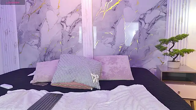  charlotte quee  online show from July 1, 2026, 6:52 pm