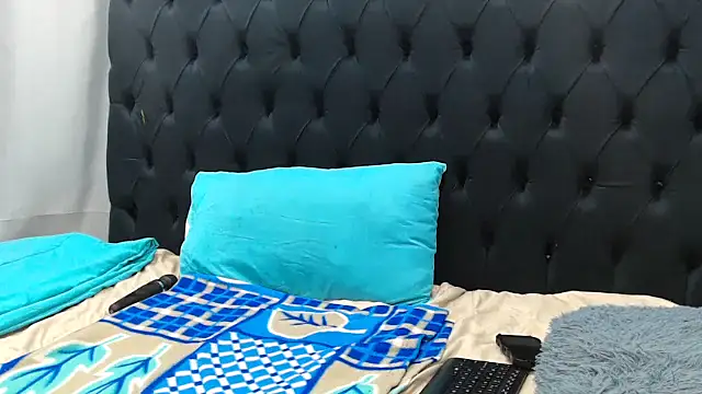 Dark Slim Thick online show from April 25, 2026, 6:27 pm