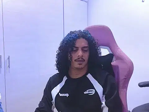 Lucky-Couple online show from March 13, 2026, 12:43 pm