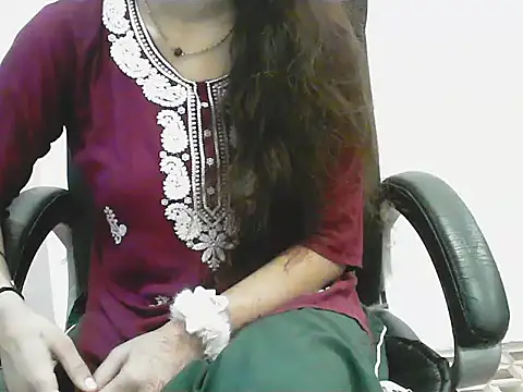 Snapshot of ragini_bby chatting on July 19, 2026, 1:36 am ragini bby online show from July 19, 2026, 1:36 am