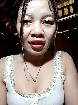 Snapshot of Yiyi102300 chatting on March 19, 2026, 3:17 am Yiyi102300 online show from March 19, 2026, 3:17 am