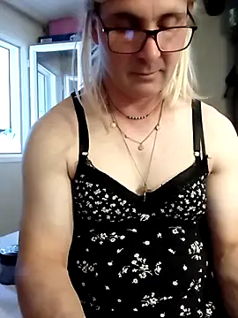 stephie83 online show from June 10, 2026, 3:35 pm