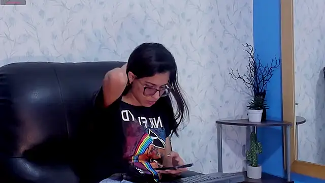 Emily Lopera online show from July 8, 2026, 3:56 pm