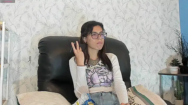 Emily Lopera online show from July 24, 2026, 4:14 pm