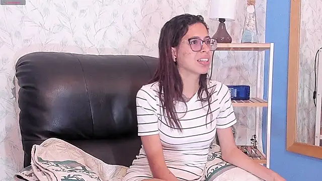 Emily Lopera online show from July 31, 2026, 2:58 pm