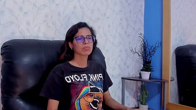 Emily Lopera online show from July 3, 2026, 3:40 pm