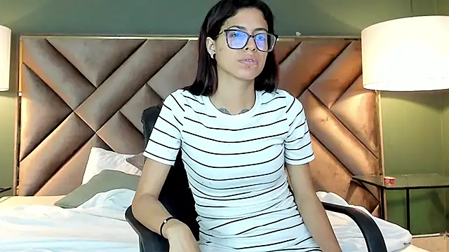 Emily Lopera online show from June 20, 2026, 11:10 pm