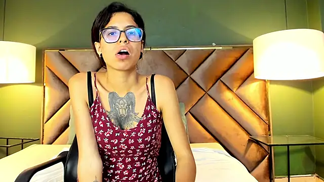 Emily Lopera online show from June 20, 2026, 2:16 am