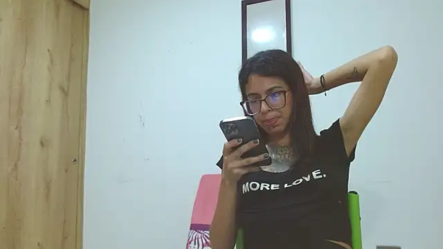 Snapshot of Emily_Lopera chatting on May 30, 2026, 2:29 am Emily Lopera online show from May 30, 2026, 2:29 am
