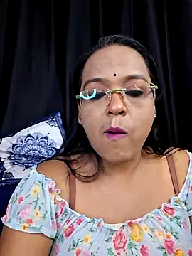hornyrosy321 online show from June 14, 2026, 5:25 pm