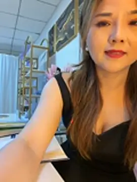Xiaoxiao-y online show from June 18, 2026, 1:49 pm