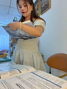 Xiaoxiao-y online show from June 21, 2026, 7:03 am