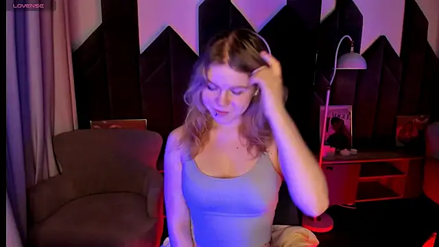 ElizabethVane online show from July 18, 2026, 5:27 am