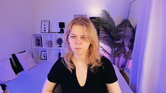ElizabethVane online show from May 7, 2026, 5:27 pm