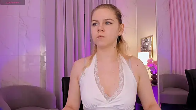 ElizabethVane online show from August 2, 2026, 5:39 am