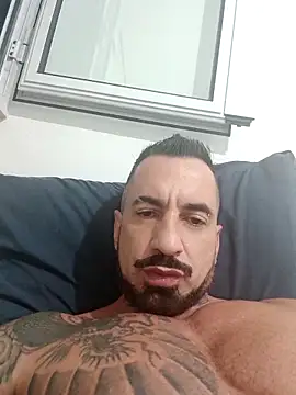 muscle model33 online show from March 18, 2026, 9:48 pm