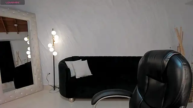 AntonellaDimeo online show from May 8, 2026, 3:54 am
