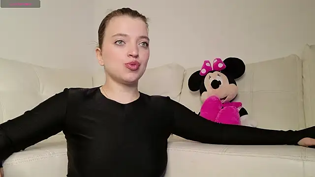 Snapshot of Minnie_mouse_18 chatting on March 15, 2026, 5:20 pm Minnie mouse 18 online show from March 15, 2026, 5:20 pm