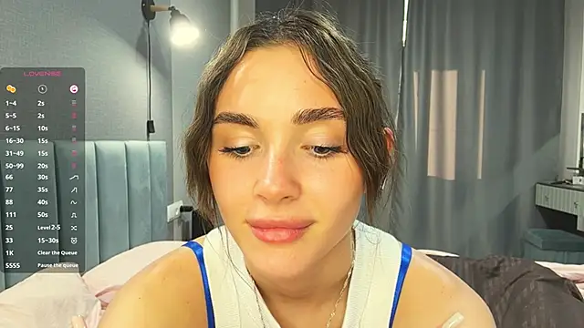 Snapshot of Veluxe chatting on May 18, 2026, 3:06 pm Veluxe online show from May 18, 2026, 3:06 pm